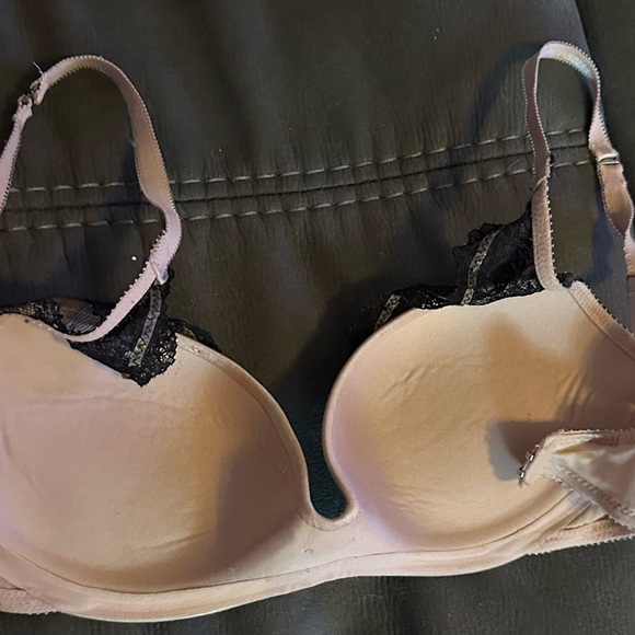 Victorias Secret cream and black lace bra 32D - Picture 4 of 5